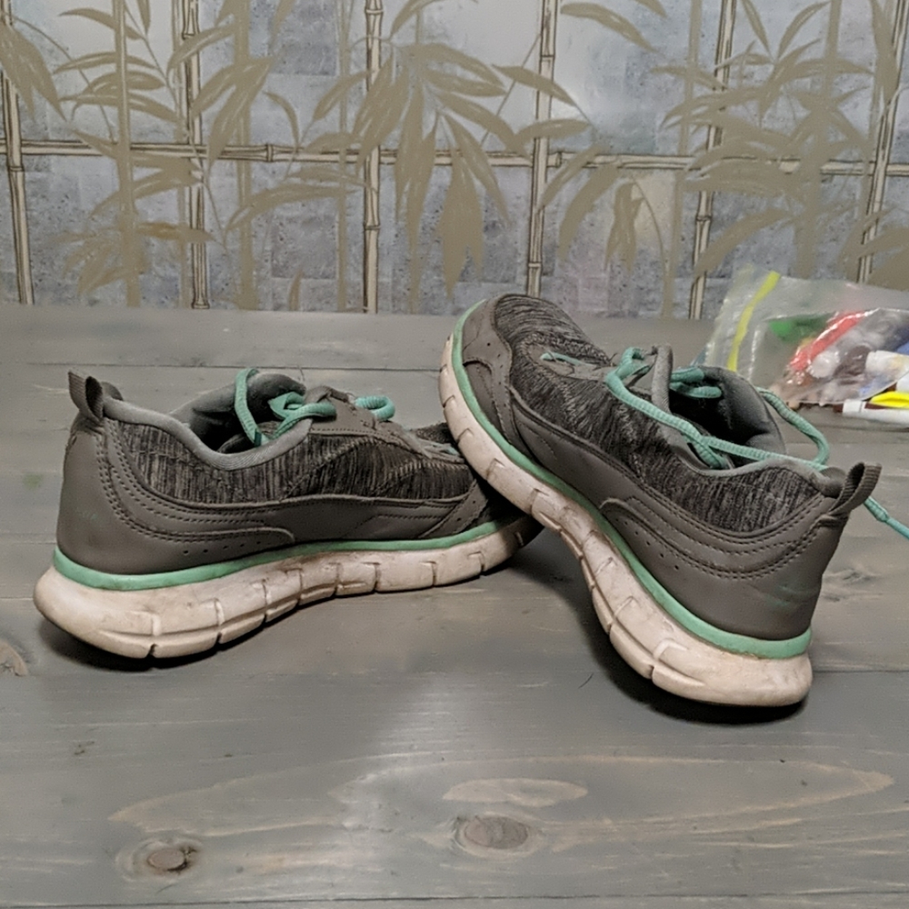 Shoes - Picture 6 of 8